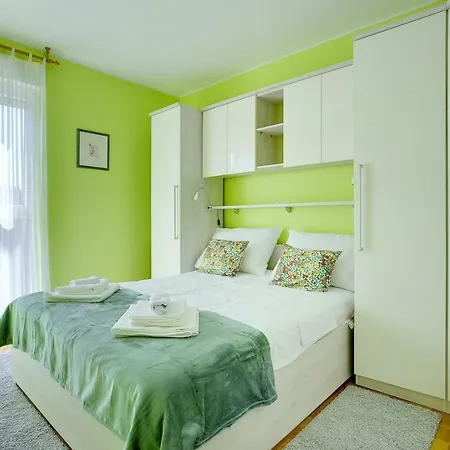 Apartment Nino 4+2 With Balcony Pula